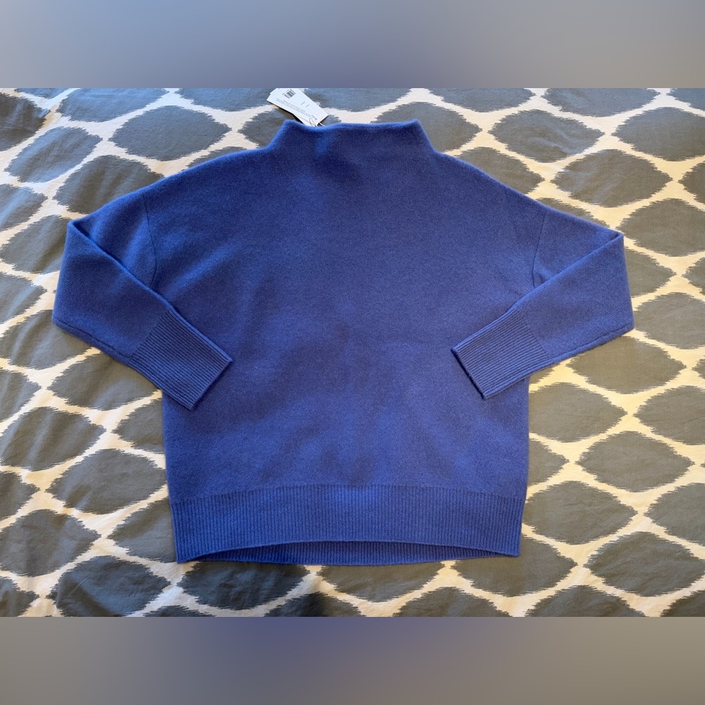 Vince Funnel Neck Cahsmere Sweater in Wave Quartz. Size small. NWT!